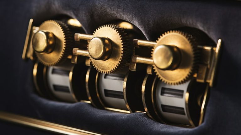 bonus slots locking reels